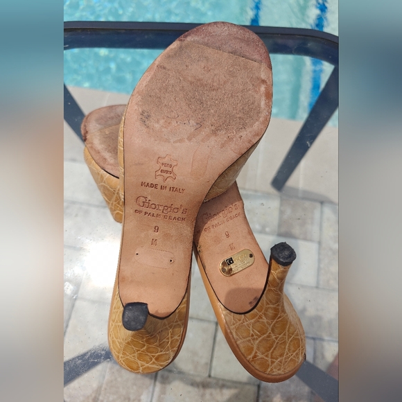Giorgio's of Palm Beach Gold Genuine Alligator Heel - Picture 2 of 3